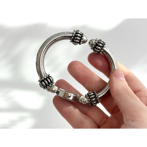 Collezier Cuff Bracelet Silver Toned Ladies Vintage Wristwatch - 22mm - WORKS! - Picture 10 of 11